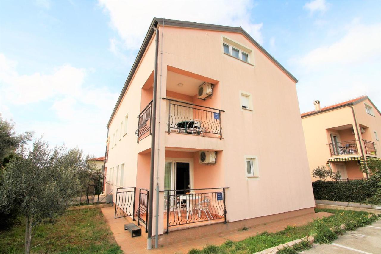 Apartment Mendikovic Poreč Exterior foto